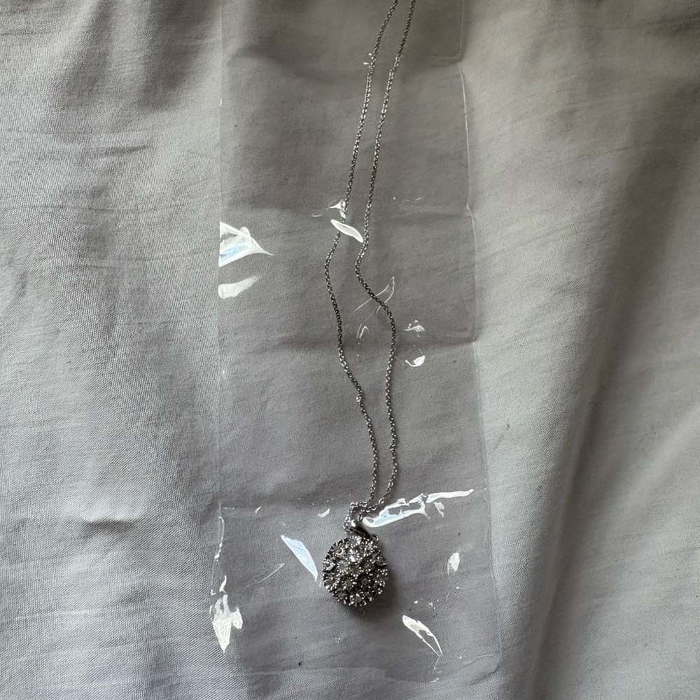 Elegant Silver Pendant Necklace